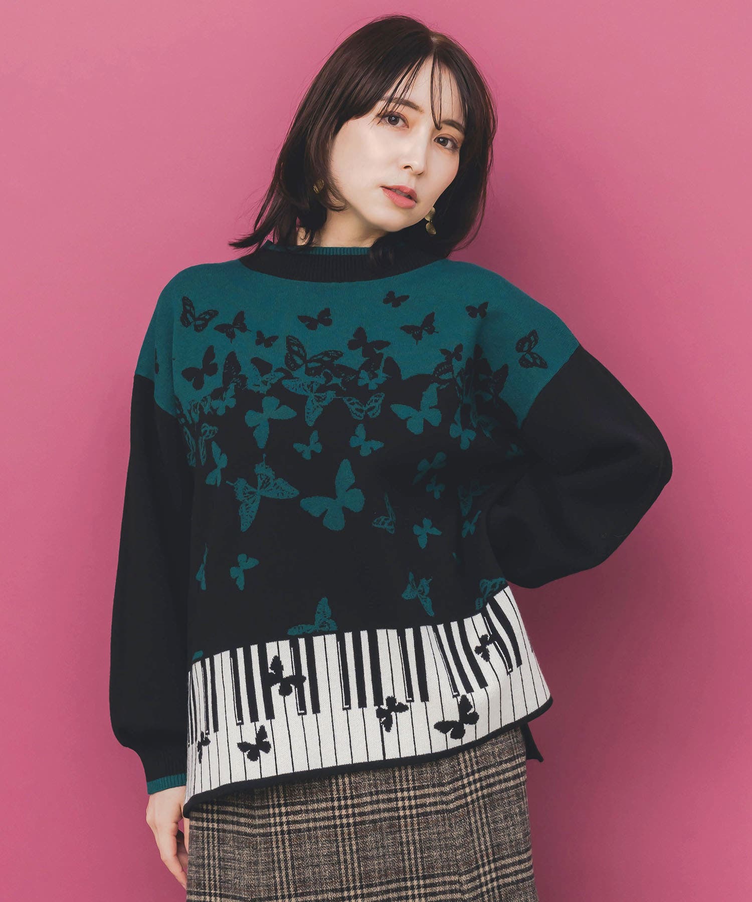 BUTTERFLY WOMAN HEAD柄 ショート丈プルオーバー 553262-m1.jpg