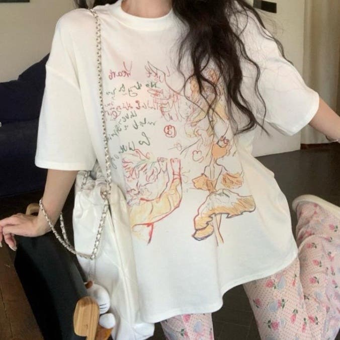 MAMA韓国有名ダンサーサイン入りTシャツ 天使が踊っている。手描き風ダンサー柄プリントTシャツ オーバーサイズ