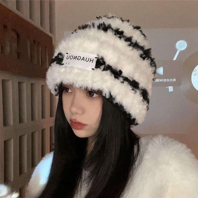Dior ホワイトファー帽子 ポンポン付き DSK08003 ふわふわポンポン付フェイクファーニット帽 – レディースファッション