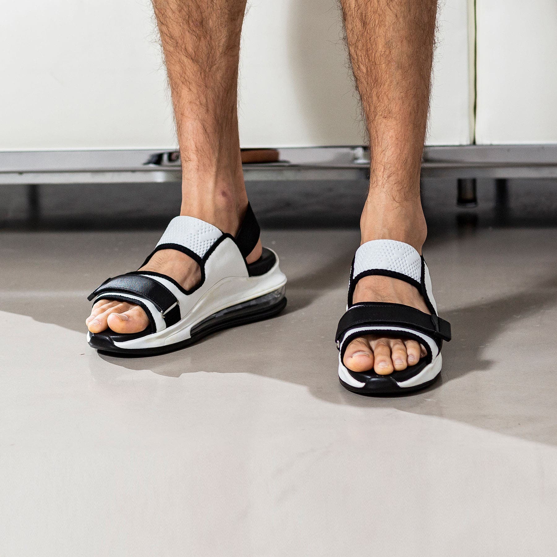 AKM レザーサンダル　ホワイト コンフォートサンダル ワイド ホワイト | Racbaki