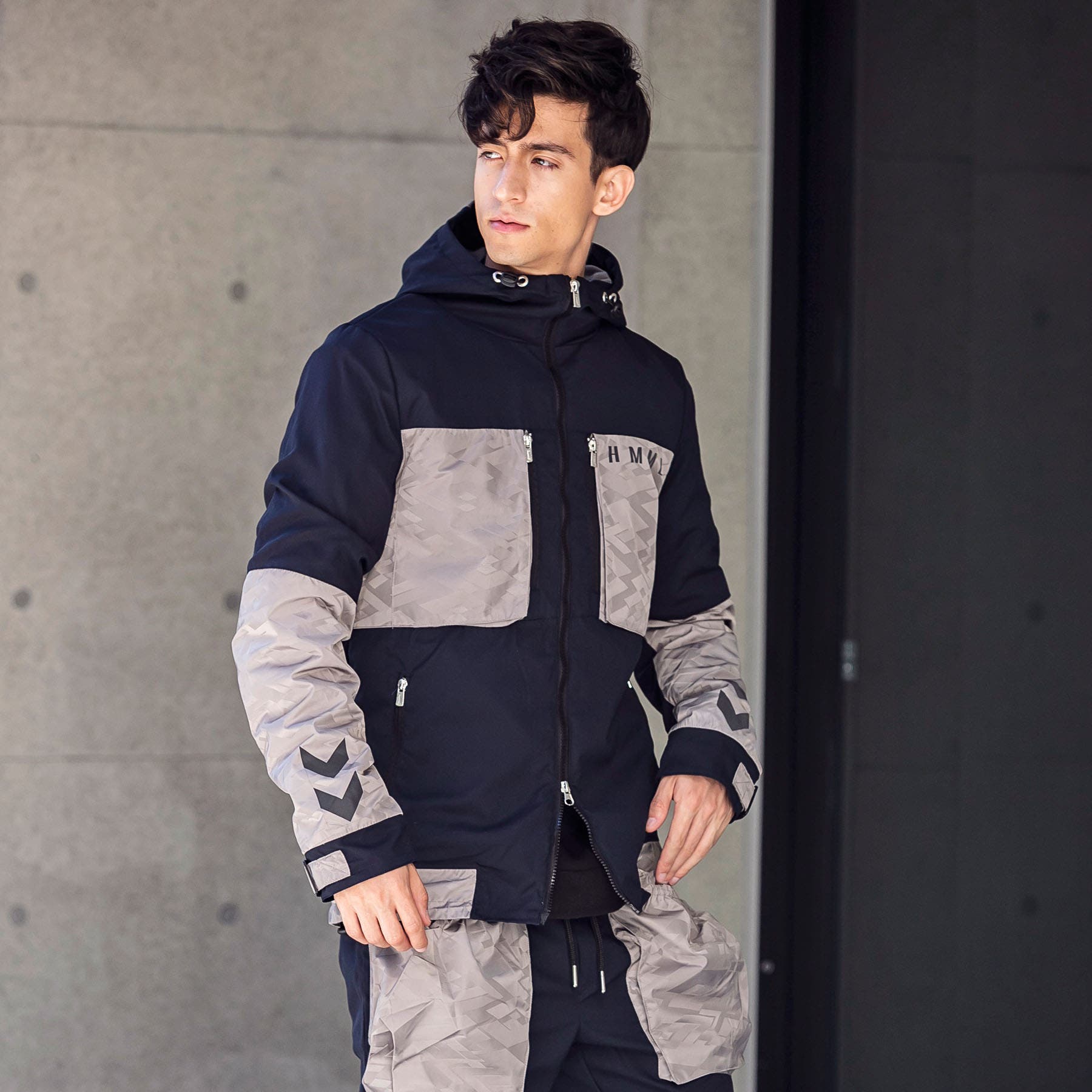 直営店 WEB限定】hummel(ヒュンメル)ナイロンコンビパーカー(ブラック