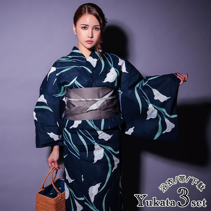 浴衣  tika  浴衣帯セット⭐︎下駄・飾り紐付き 菖蒲＆リーフ濃紺地浴衣3点セット 平帯 下駄[品番：XK000013478