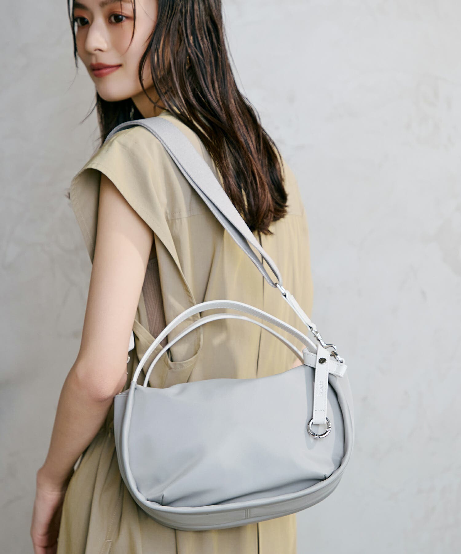 トプカピ（TOPKAPI）/【Breath TOPKAPI】【撥水】ツヤ ナイロン ショルダー付き ラウンド トートバッグ Breath】【撥水】ツヤ ナイロン ショルダー付き ラウンド トートバッグ