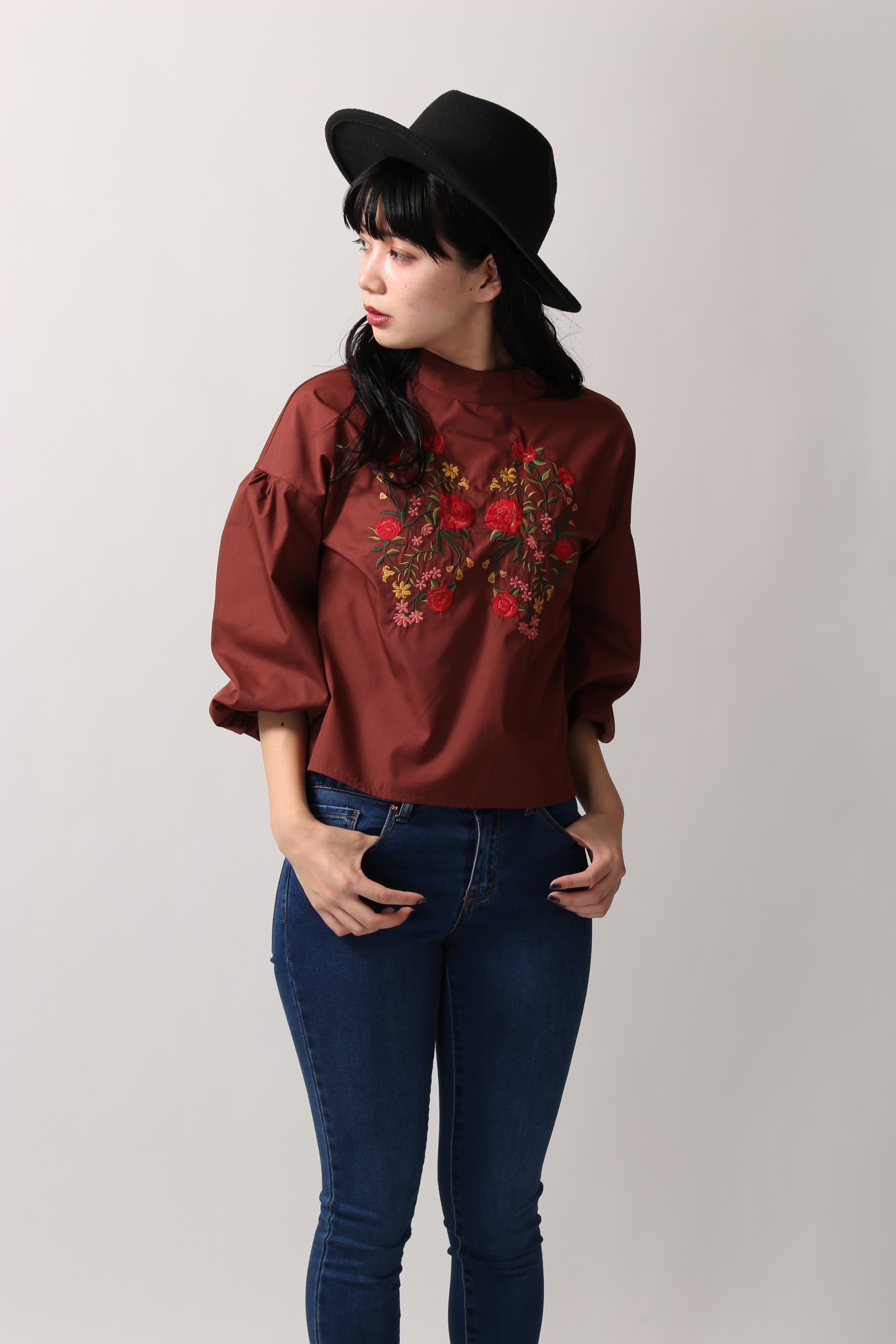 低身長向け】刺繍ハイネックボリュームブラウス DU17AU09-L006