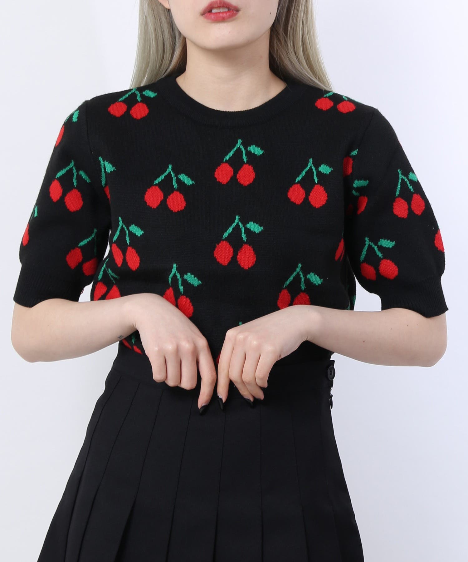 宮脇咲良着用　GUCCI BEVERLY HILS チェリー柄 半袖ニット 宮脇咲良着用 GUCCI BEVERLY HILS チェリー柄 半袖ニット 宮脇咲良着用