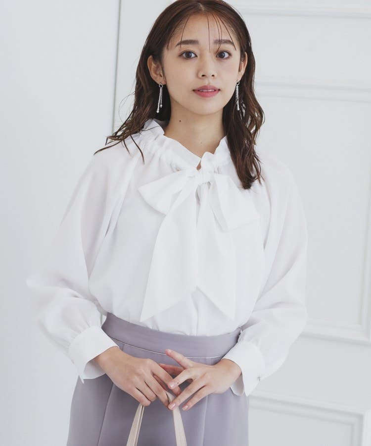新品タグ付✨芸能人着用✨Sov. ギャザーフリルブラウス23AW 38サイズ Sov.（ソブ）の「ギャザーフリルデザインブラウス（Tシャツ