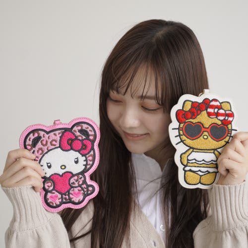 『ハローキティ ダイカット型パスケース』が再入荷