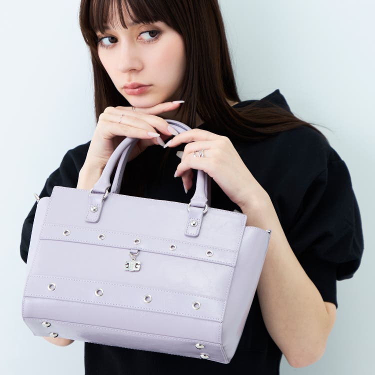 マットな素材に合わせたいツヤ感のあるGYDA