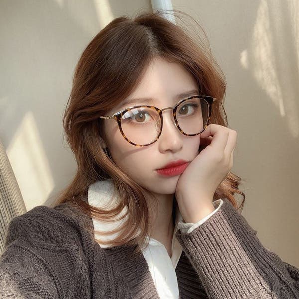 おしゃれなメガネ女子コーデ集 ファッションメガネの種類や選び方のコツも解説 ファッション通販shoplist ショップリスト