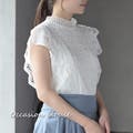 夏のオケージョンシーンにも使える上品ブラウス