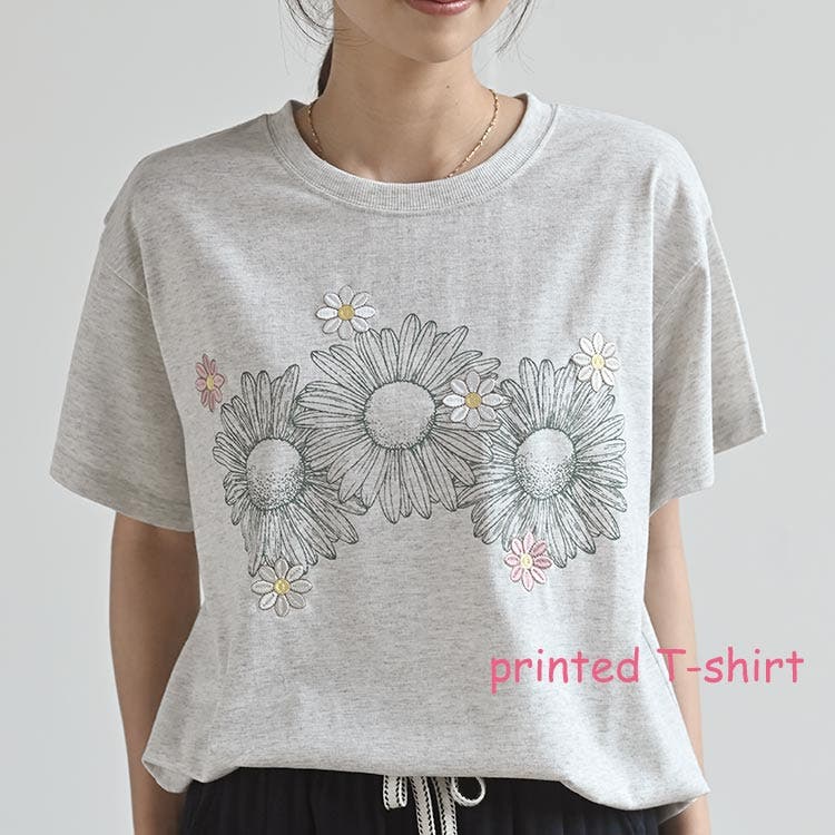 夏のコーデに映えるプリントTシャツ