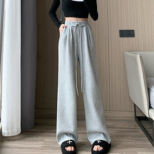 足元から更新する、春序盤のボトムス