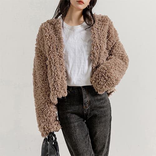 1枚で空気を変える、冬の主役トップス