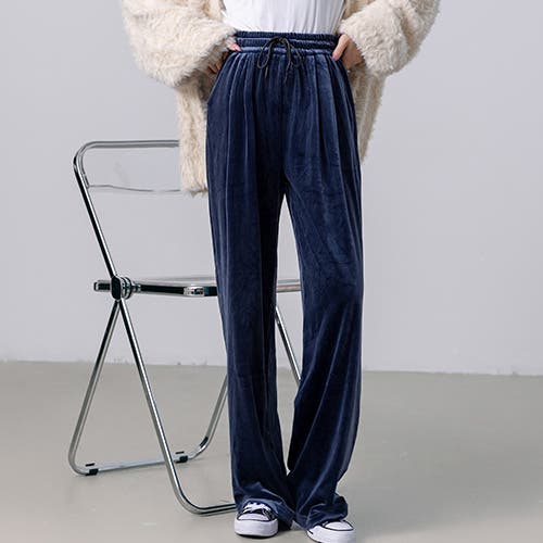 冬スタイルを軽くする、“切り替えボトムス”