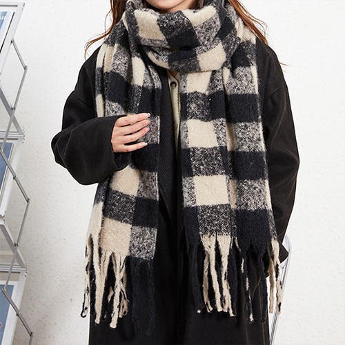 さりげなく完成度を上げる、2月の手袋とマフラー