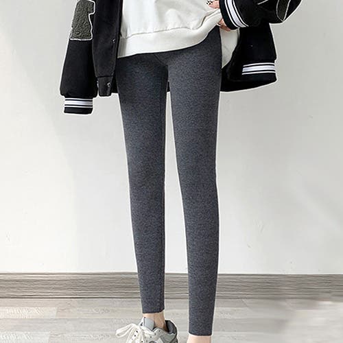 月末の装いを整える、洗練ラインのボトムス