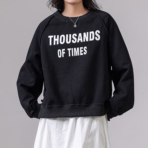 冬の後半戦に効く、“抜け感トップス”