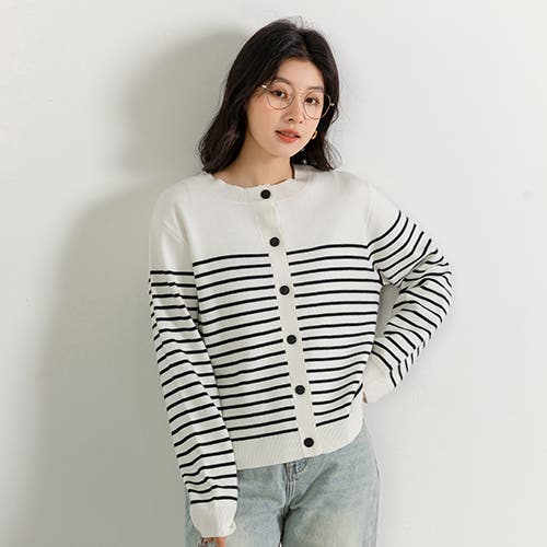 月末に映える、軽やかシルエットのトップス