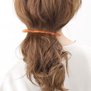 留めるだけで決まる大人のロングバレッタ