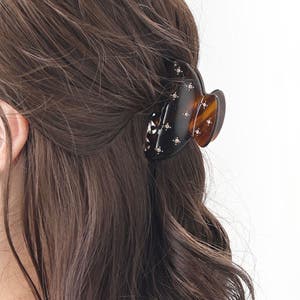 ハーフアップが華やぐヘアアクセ