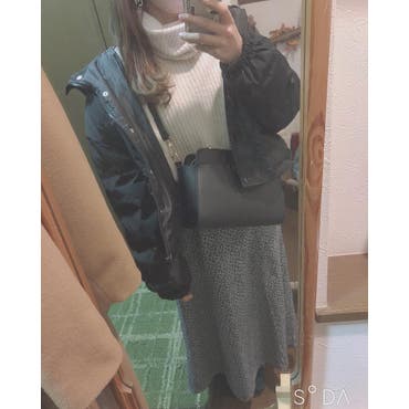 昨日のコーディネート。
アウター▷ショップリスト（レトロガール）
トップス▷grl
ボトム▷レトロガール
バック▷ショップリスト
アクセサリー▷3coins

 #お洒落  #ファッション  #fashion  #可愛い  #kawaii  #cute  #グレイル  #grl  #grail  #プチプラ  #コーデ  #コーディネート  #code  #今日コーデ  #プチプラコーデ 
 #retrogirl   #3coins   #レトロガール  #300均   #ショップリスト  #shoplist   #shoplista 
新規会員登録時のサービス300ポイントと、紹介によるサービス500ポイントの合算 800ポイントが初回で付与されちゃいます❤️
例えば、千円程度の物だと200円前後で買えちゃいます！800円以下の物だとたダポチです😭✨ アカウントのトップにURLが貼ってあるので気になった方は無料なので是非登録してみて下さい❣️