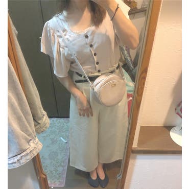 昨日のコーディネート💓

トップス▷grl
ボトム▷shoplist
バック▷lattice 
靴下▷Daiso

ブラウスめちゃくちゃ可愛い〜😩 腕が極太で肩幅広すぎな私でも
着れます💓
そして、このダイソーの靴下！
しっかりしてるし形も左右に合わせて作られてる脱げないしとってもおすすめです！☺︎  #お洒落  #ファッション  #fashion  #可愛い  #kawaii  #cute  #グレイル  #grl  #grail  #プチプラ  #コーデ  #コーディネート  #code  #今日コーデ  #プチプラコーデ  #ショップリスト  #shoplista  #lattice    #300均  
新規会員登録時のサービス300ポイントと、紹介によるサービス500ポイントの合算 800ポイントが初回で付与されちゃいます❤️
例えば、千円程度の物だと200円前後で買えちゃいます！800円以下の物だとたダポチです😭✨ アカウントのトップにURLが貼ってあるので気になった方は無料なので是非登録してみて下さい❣️