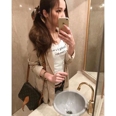 .
この日はHotelでお食事ということで
少し綺麗目のコーデにしたよ👠✨
ロゴTとシュシュは @shoplist_official さんの❤︎
プチプラなのに生地もしっかりしてて
凄くお気に入り💋✌🏾これからの季節
ロゴTは持っておきたいアイテムでもあるよね✨
ちなみに私は5枚持ってます💭笑
 #shoplista   #shoplist   #ロゴT   #シュシュ 
 #ootd   #me   #instagood   #instalove 