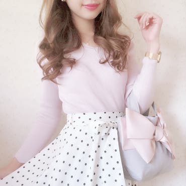  #10042018  
Tuesday 𓂃 𓆸 ⡱
.
.
こんにちは🐰🌸💓
今日のコーデです💕
.
.
tops ❤︎  @rirandture_official  
skirt ❤︎  @ingnistore   @shoplist_official  
bag ❤︎  @rubanfleur .shop .
.
スカート早くも2回目の登場です👧🏻♥️
流行ってるうちにたくさん履く♥️
.
.
最近本当わたし豚ちゃんすぎて
悩んでて🐷🐷🐷🐷🐷🐷💭💭
だから昨日はじめてジムに行ったんだけど
なんかね、わけわからないくらい
気持ちがスッキリしたよ😳💭💓✨笑
もう学生の頃のように
汗だくになることなんてないから
こうやって体動かすのが楽しくて🤤💗
とてもリフレッシュになりました💓
でね、すっかり忘れてたけど
今週は珍しく二連休で
今日もお仕事がお休みだったので
もちろん 行ってきたよ🏃🏼‍♀️💪🏼🎀
かわいいウェアもお迎えしたことだし、
ちゃんと続けるように頑張るぞ〜💕😂
📝  #ボトムス ： #eka   @ekalosangelesjapan  (CC040135)
.
.
 #ootd  #code  #fashion  #shoplist  #shoplista  #ingni  #rirandture  #ドット  #スカート  #トートバッグ  #リボン  #ピンク  #大人可愛い  #ママ  #コーデ  #プチプラミックス  #プチプラコーデ  #ドットスカート  #甘ママコーデ 