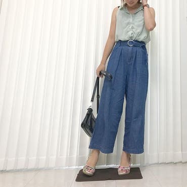 2017.7.27.thu..🌻
.
おはようございます♡
.
子どもたちの夏期保育も今日が最終日！！
いよいよ明日から本格的に夏休みか〜💧
.
.
昨日は個人懇談だったのですが、
2人とも特になにも問題なく
楽しく幼稚園で過ごせているようで、
ホッとひと安心しました..🌸
.
家ではわがまま言ったり喧嘩したり
2人で毎日大暴れしてるけど、
幼稚園ではちゃんと出来てるならまぁいっか😄💦
.
.
=========================
.
 #ノースリーブ  ↪︎  #honeys 
 #デニムワイドパンツ  ↪︎  #spray   #shoplist 
⌚️↪︎  #danielwellington 
.
=========================
.
.
ここまできたらもう完全にワザと、
ノースリ✖︎ワイドパンツ やってます（笑）
.
 #淡色コーデ  は相変わらず好き..❤️
.
.
.
.
 #今日のコーデ  #今日の服  #きょコ  #昨日のコーデ  #大人カジュアル  #きれいめカジュアル  #ノースリーブブラウス  #ワイドパンツ  #ワイドデニム  #ハイウエストワイドパンツ  #ウェッジソール  #ウェッジソールサンダル  #サンダル  #夏コーデ  #おでかけロカリ  #lmvs3m  #lovemorevacation  #shoplista 