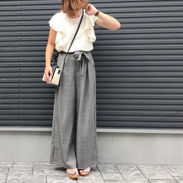 2017.8.25.fri..＊
.
本当は今日から幼稚園の
夏期保育が始まるのですが、
子どもたちの体調が万全じゃないので
この週末までゆっくりお休み(๑• •๑)♡
.
.
 #グレンチェック  の #ワイドパンツ  は  @gu_global  😊
.
男前なボトムにはついつい #フリルトップス  とか
甘めなアイテムを合わせたくなっちゃいます(๑˃̵ᴗ˂̵)💓
.
.
==============================
.
tops ▶︎  @andme_official   @shoplist_official 
pants ▶︎  @gu_global 
sandal ▶︎  @fashionletter_by_bflat 
bag ▶︎  @grove_jp 
⌚️▶︎  @danielwellington 
.
==============================
.
.
自分の足の短さがゆえに、
高めのヒールと合わせないと
裾がボロボロになりそうです（笑）
,
.
.
.
 #今日のコーデ  #今日の服  #大人カジュアル  #きれいめカジュアル  #gu購入品  #夏コーデ  #gu  #gumania  #shoplist  #shoplista 