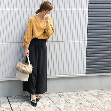 2017.9.9.sat..＊
.
前回のpostでは、
たくさんのお祝いコメントをいただき
本当にありがとうございました(๑˃̵ᴗ˂̵)❤️❤️
.
ニヤニヤしながらまたお返事させてください💌
.
.
昨日は給食参観日でした♥︎
.
保護者の試食会もあって、
ランチ代わりになっちゃいました〜😋🍽
.
.
そんな #参観日コーデ  です🙄🍄
.
.
==============================
.
tops ▶︎  #Jiqua 
pants ▶︎  #spray 
loafer ▶︎  #aquagarage   #shoplist 
bag ▶︎  #fashionletter   #楽天お買い物部 
watch ▶︎  #cluse 
.
==============================
.
.
New inなこの #ファーバッグ  は
 @fashionletter_by_bflat  さんのもの♡
.
明るめベージュの秋バッグを探してたので、
もうドンピシャすぎて昨日届いたばっかりだけど
早速一緒に連れて出ちゃいました(๑˃̵ᴗ˂̵)❤️❤️
.
どんな服にも合いそうやし、
すでにヘビロテ決定です✨
.
.
.
.
 #昨日のコーデ  #参観日  #大人カジュアル  #きれいめカジュアル 
 #FLインスタ部  #ワンハンドルバッグ  #ファー  #秋コーデ 
 #ワイドパンツ  #マスタードイエロー  #ローファー 
 #shoplista  #cocoromii #