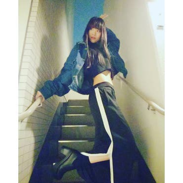 台湾日記の合間に！
今月のショップリスト！
今回は #outer  をチョイス！
人気の #jeans   #oversize 
さらに、背中にボタンが着いてて開けると #オフショル  感も出せる優れもの💛

shoplist_official
lista_official
 #SHOPLISTA  
 #SHOPLIST  
 #shoplista  
 #shoplist  
 #fashion 
 #美蘭   #bass   #bassist   #actor   #artist   #model   #dancer   #photo   #picture    #portraits   #japan   #ファインダー越しの私の世界   #自撮り女子   #被写体モデル   #instagramjapan   #asian   #韓国   #筋トレ女子   #写真で伝えたい私の世界   #follow   #へそ出し   #海外旅行   #帰国報告 