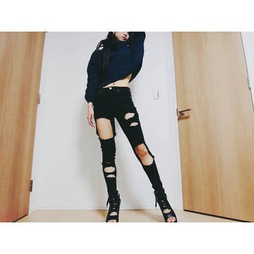 ショップリストコーデ第2弾！
全身バージョン。

ジーンズは自分で破きました！
編み上げブーツサンダルもハード感を出すポイント！ ↓↓↓↓↓↓
ショップリストコーデ第2弾！

テーマ
｢同じ服で違うテイストを！｣ 今回は同じセーターを使って
｢ハード感｣を出してみました！

丈が少し短めなセーターなので腕を上げるとちらっと見えるお腹がポイントです！

 #rocker   #ハイネック   #ニット  
shoplist_official
 #SHOPLISTA  
 #SHOPLIST  
 #shoplista   #shoplist  
 #トップス   #ダメージデニム  
 #美蘭   #bass   #bassist   #band   #actor   #action   #artist   #model   #dancer   #sago   #photo   #picture   #portraits   #fashionista   #fashion   #ポートレートモデル   #camera   #写真撮ってる人と繋がりたい   #被写体モデル   #被写体依頼受付中   #へそ出しコーデ   #腹筋女 