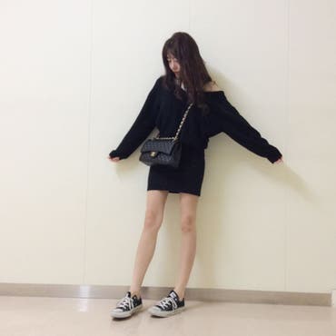 👗
・
・
・
一個前のダウン脱ぐと。
#ブラックコーデ
安定の。(笑)
・
うしろがかわいいニット
・
・
👚 #zara
👖 #forever21
👜 #chanel
👠 #converse
・
・
・