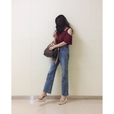 👖
・
・
・
このワンショルダーめちゃかわいくて安くて２色買した❤︎  #夢展望  
クリアサンダルもお気に入り❤︎ どっちとも #shoplist  
違うブランドのものが１つの場所で買えて◎◎◎
・
・
・

 #fashion   #outfit   #ootd   #code   #codenate   #followme   #gu   #zara   #ワンショルダー   #デニム   #ワイドデニム    #クリア   #クリアサンダル   #クリアウェッジ   #着回し   #着回しコーデ   #シンプルコーデ   #カジュアル   #カジュアルコーデ   #プチプラ   #プチプラコーデ   #低身長コーデ   #ファッション   #お洒落   #お洒落さんと繋がりたい    #写真を撮るのが好きな人と繋がりたい   #shoplista   #shoplist_ootd 
・
・
・