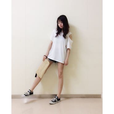 👖
・
・
・

１つ前の色違いのー♡
この前はパンツと合わせて着たけど、私の身長だと、まあまあ丈があるから、ショートパンツと合わせても◎◎◎
・
・
・

 #fashion   #outfit   #ootd   #code   #codenate   #followme   #gu   #zara   #夢展望   #ワンショルダー   #ショートパンツ   #デニム   #コンバース   #コンバースコーデ   #着回し   #着回しコーデ   #シンプルコーデ   #カジュアル   #カジュアルコーデ   #プチプラ   #プチプラコーデ   #低身長コーデ   #お洒落   #お洒落さんと繋がりたい   #お洒落な人と繋がりたい   #写真好きな人と繋がりたい   #写真を撮るのが好きな人と繋がりたい   #shoplist   #shoplista   #shoplist_ootd 
・
・
・