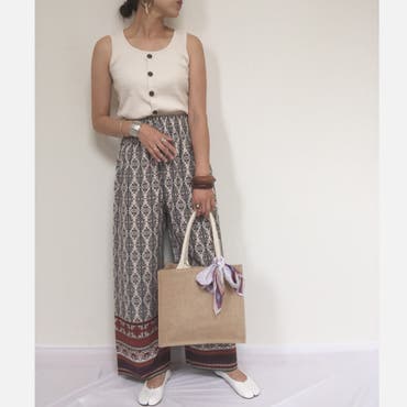  #今日のコーデ 
.
.
.
shoplist_official  でGETした

pants  #coca 
coca_official_store 
shoes  #dnoban 
donobanweb 
bangle  #feu 

沢山着回せてオススメです♡
MEGASALE は8日23:50までなので
是非チェックして下さい♡
.
.
.
.
.
.

床だっさい。
布敷いたらこんなん😂
.

良ければオススメ教えて下さい🙈
.
.

 #SHOPLISTA  
 #ootd  #fashion  #igfashion  #iggood  #code  #coodinate  #mamagirl  #locari  #ponte_fashion  #snapme  #mineby3mootd  #mineプチプラ部  #arootd  #ロカリ  #coca_code  #きょコ  #ママファッション  #プチプラコーデ  #お洒落さんと繋がりたい  #足袋バレエ  #柄パンツ  #フロントボタンタンクトップ  #大人カジュアル  #夏コーデ 
gu_for_all_