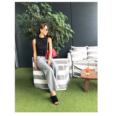coordinate.. .
グレンチェックのボトムとサボは
@shoplist_official でゲットしたよ
久しぶりにネットでお買い物したけど、安くて可愛い秋アイテム揃ってていいね .
#lunch #ootd #instafashion #autumn #AW #SHOPLISTA #ショップリスト #SHOPLIST #bottom #spray #bag #gucci #shose #プチプラ #sunglasses #ohmyglassestokyo