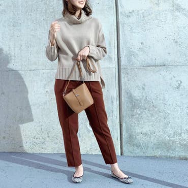 薄手のニットが今の気分♪
タートルネックは小顔効果があってGOOD❣

ダルメシアン柄のフラットシューズでコーデにアクセントを&#x1F440; .
------------------------------
.
 #ニット 
 #meJane 
&#x1F50D;［meJane サイドスリットタートルネックニット］

 #テーパードパンツ 
 #RAKUku 
&#x1F50D;［ RAKUku センタープレス パンツ］ 
 #ショルダーバッグ 
 #TOKOHANA 
&#x1F50D;［ショルダ バッグ］

 #バレエシューズ 
 #AmiAmi 
&#x1F50D;［セミスクエアトゥバレエシューズ ］ .
-----------------------------
.
 #SHOPLIST  #SHOPLISTA   #LiSTA   #ショップリスト   #ショップリスタ   #プチプラコーディネート  #着まわしコーデ 
 #ニットトップス  #ニットコーデ  #パンツコーデ  #ダルメシアン柄  #フラットシューズ 
 #ブラウンコーデ  #トレンドファッション  #トレンドコーデ  #オトナ女子コーデ  #カジュアルコーデ  #大人カジュアル 
 #秋服  #秋コーデ  #秋服コーデ   @shoplist_official 