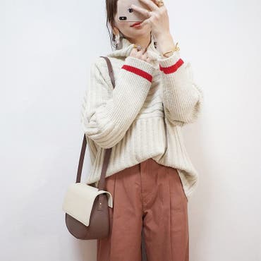 *
早速はいたユニクロユーのパンツに、《2枚目にがっつりウエストから写してます☺︎》
shop listで買ったニット❤︎
パンツもニットも可愛すぎやしこの２つめっちゃ合う😍
冬物はもぅ安く買いたいと思って、初めてshop list見たけど安いのいっぱいありすぎて目が疲れるくらい見てしまった🤣
これと、パーカーも買った~♬
URL貼っておきます☺︎→ https://bit.ly/2Mpc8Za
今、セールもやっててかなりお安くて驚き‼️ですよ~😳✨
*
*
 #ハイウエストツータックパンツ  →  @uniqlo   @uniqlo_ginza   #ユニクロユー 
 #ざっくりニット  →  #coca 
 #アクセサリー  →  @select .apricot 
 #コーディネート  #カジュアルコーデ  #大人カジュアル  #シンプルコーデ  #ユニジョ  #冬コーデ  #プチプラ  #プチプラコーデ  #ボブヘアアレンジ 
 #shoplist   #shoplista 