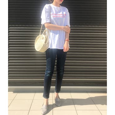 ✔️
赤ロゴT到着しました💋←今さらw
いや、いっぱい着るけども。
・
やっぱりTシャツにはデニムが一番。！！
・
シンプルとかモノトーンが結局落ち着くんですよね👖👖👖👖👖
・
さ、今日も撮影頑張ります。！
・
☑︎のあるアイテムはプロフィール欄のURLから飛べます☺︎
ーーーーーーーーーーーーーーーーーーーーーー
tops: ☑︎  #トップス ： #AcoDesign   @aco .design.official (520300082)
pants:  #デニム   @moussyofficial  
shoes:   @sorotto_  
bag:  #サークルバッグ   @shop_realstyle  
 #SHOPLISTA 
 #SHOPLIST 
 #ショップリスタ 
 #locari  #ponte_fashion   #mama  #R_fashion 
 #r_fashion_amb 
 #mineby3mootd  #mamagirl    #mama  #ootd 
 #ママ  #ママファッション   #大人カジュアル  #ママコーデ  #今日のコーデ  #デニムコーデ  #おしゃれさんと繋がりたい  #30代ファッション  #モデル  #カジュアル  #栄作コーデ  #シンプル 
 @shoplist_official  
 @rakuten_fashion 