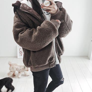 家事をして
ワンズのお世話してると
1日があっとゆう間に終わる💦
小さな子を育てながら
同じ事してるお母さんて
ほんと関心！神の領域👏🏻👏🏻👏🏻
。
。
白いトップスは
中がうっすら起毛に
なっていて
ちょろっとハイネック👍
フロントの英字は
どんな意味なのかしら笑
。
。
 #ママコーデ  #ママファッション  #プチプラ  #プチプラコーデ   #カジュアル  #カジュアルコーデ   #ショップリスト   #ショップリスタ   #グレイル  #きょコ   #私服   #fashion  #fashionista   #casualstyle   #casual  #outfit  #ootd 
