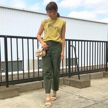 .
いつかのコーデ◡̈
*
 @shoplist_official  をチェックしていたら、可愛いトップスを見つけてからポチっちゃった♡
最近の買い物は、ネットショッピングが多いから、  @shoplist_official  さんをチェックすることも多い〜♪
*
プチプラで可愛いアイテムがたくさんあるから、大好きなサイトです♡
*
*
 #ママコーデ  #今日のコーデ  #coordinate  #大人カジュアル  #シンプルコーデ  #プチプラコーデ  #ponte_fashion  #locari  #ootd_kob  #スナップミー  #hotmamatown  #mineby3mootd  #4yuuu  #mamagirl  #saita  #R_fashion  #トップス  #プリントt  #shoplist  #ベイカーテーパードパンツ  #メッシュミュール  #gu  #gu_for_all  #チェーンバッグ  #fifth 