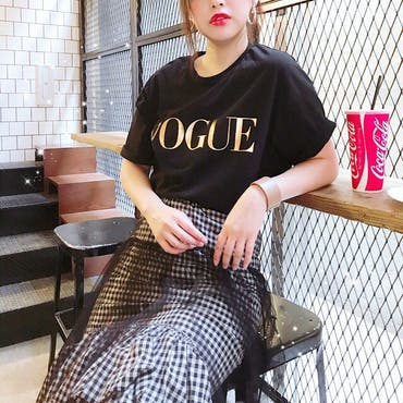 '
あへ
黒のVOGUE T . . . getしちゃいました
ゴールドのロゴがまた可愛い
良く聞かれるから先に書くと、これは
#ショップリスト の nowistyle っちとこ
chuuとかNANING9とか買えるよ
韓国系の服、届くの遅いけど
このお店は私は1週間も待たずに来た
'
ちなみにこのスカート、、
原宿のbub、、で6000円くらいで
1日で完売したやつなんだけど、、笑
( 次の日、やっぱり欲しいと思って買いに行ったら完売してて再入荷連絡までしてるけど、まだ再入荷電話ないからもはやレア。)
同じnowistyleで買ったら3000円やないかい笑
かなり得した気分 〜
'
やっぱり韓国ファッションはカワイイ
'
#韓国コスメ #メイク好きさんと繋がりたい #韓国 #ピンク #SHOPLIST #リリーブラウン #今日のメイク #ハニーミーハニー #キャンメイク #インテグレート #コスメマニア #RMK #セザンヌ #韓国好きな人と繋がりたい #インテグレート #インスタグラマー #ミシャ #ビュースタグラマー #SHOPLISTA #プチプラコスメ #ザラジョ #コーディネート #メイベリン #リップ #いいね返し #コスメデコルテ #マキアージュ @shoplist_official