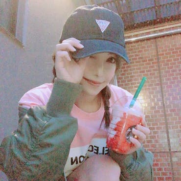 GUESSのCAP💙
SHOPLISTでゲットしてます
なんでも売ってるね😈
安すぎて色々揃えたっ
・
・
 @shoplist_official 
 #SHOPLISTA   #SHOPLIST    #ショップリスト  #cap  #GUESS  #自撮り  #ootd  #今日のコーデ  #コーディネート  #キャップ女子  #セルフィー 
 #カジュアルコーデ  #ootd  #デニム  #セルフィー  #フリーモデル  #160センチコーデ  #原宿  #表参道 
 #strawberryVerymuch  #スタバ  #starbucks #🍓 #ピンク 