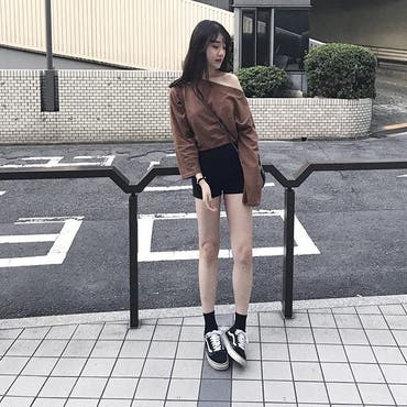 몸이 안 좋다🤒
DMでこのトップスの質問何件かいただいてたので❤️
ワンショル具合が最高におかわなんです💕
ショップリストで購入しています☺️
色違いも購入しようか検討中💡
 #risanzel_style  
 #ショップリス  #shoplist  
 #shoplista 