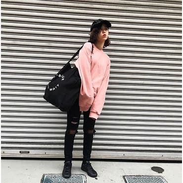  #まつきこおで 
珍しくピンクのスウェット👶
全身の #詳細は   #WEAR  🖤
 #SHOPLIST   #shoplista 