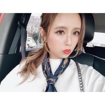 スカーフ巻きたくて久々に
ヘアアレンジしてみた🐻♥️
・
最近スウェットワンピースに
スニーカーの組み合わせ好き💕
・
op: shoplist_official 
sk: sheltter_official 
ac: glanz88xx ・
・
スカーフ #スカーフ巻き方  #ヘアアレンジ 
 #スウェットワンピース 
 #SHOPLIST  #SHOPLISTA  #fashion 