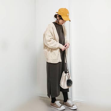 **
このカーディガン、正月のSHOPLISTのSALEで買って温めてたやつ。
ざっくりした感じが可愛い😆💕
スウェットワンピースに合わせてみたよ～。
大して変わらんけど、無駄に2枚載せる(笑)
高速スワイプしたら志村けんの変なおじさんの動きに見える･･･かも🙄☝
.
.
.
.
.
ほんとにやってみたそこのあなたはいい人に違いない👍
.
.
.
cap、cardigan⏩  @coca_official_store  .
onepiece⏩  @ingnistore  .
shoes⏩  @emsexcite  .
.
.
.
 #スナップミー   #mamagirl   #シンプルコーデ   #プチプラコーデ   #ママコーデ   #ママガール   #おしゃれさんと繋がりたい   #locari   #ロカリ  #ルーファ   #4yuuu   #ootd   #coordinate   #fashion   #おちびの輪  #おちびコーデ   #mineby3mootd   #ponte_fashion   #低身長コーデ   #dorris_jp   #150cmコーデ   #ざっくりニットカーディガン 