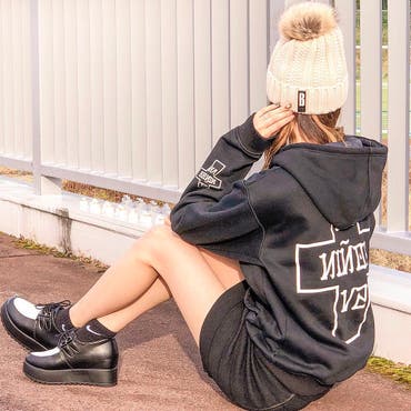 ★
.
.
子連れで服を買いに行くのが
なかなか大変な主婦の味方💓
【ネット通販】はよく利用するけど
中でもCMでもよく見る
shoplist_official さんは
よく利用してるよ〜🥰❤️
.
.
色んなブランドが集結してて
品揃え豊富だし何よりプチプラ✨
服は流行り廃りがあるし
安く色んな種類が欲しいから
めっちゃ重宝してます🤭🌟
.
.
手持ちのパーカーに shoplist_official 
でゲットした #ニット帽  と #厚底スニーカー 
合わせてみたよ😽🌈💕
.
.
𓇼𓇼࿉࿉࿉𓇼𓇼
.
.
 #SHOPLIST  #SHOPLISTA  #ショップリスト  #ニット  #スニーカー  #厚底  #厚底ブーツ  #パーカー  #ボンジッパー  #カジュアルコーデ  #コーデ  #コーディネート  #ファッション  #ナイキ  #ナイキコーデ  #トレーナー  #トレーナー女子  #リンクコーデ  #シンプルコーデ  #プチプラコーデ  #シンプルコーデ  #今日のコーデ  #海外ファッション  #デニム  #NIKE  #vonzipper   #ootd  #fashion 